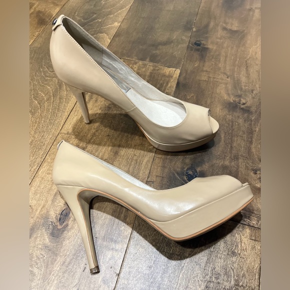 Michael Kors Peep Toe Stilletto 4.5” Heels Nude Size 9.5 - Picture 1 of 12